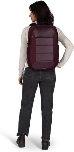 حقيبة الظهر المحمولة Osprey Ozone مع Backpanel Airscape ™ - حقيبة سفر خفيفة الوزن مع كم كمبيوتر محمول - حقيبة سفر متوافقة مع الرجال والنساء ، الأسود in Saudi Arabia