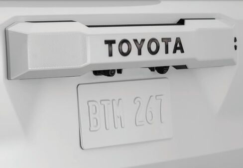Toyota 4runner Gloss Ittrite Black Tailgate Itrets ، إدراج شارة الكروم الأسود ، 2025+ ، PT948-89253-12 in Saudi Arabia
