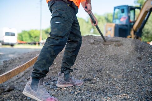 Caterpillar Men's Slim Fit Work Cargo Pant in Saudi Arabia