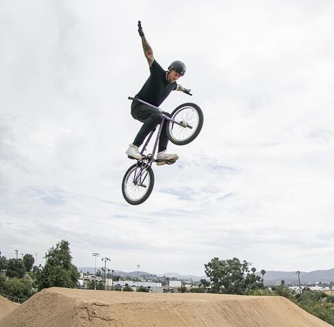 ثلاثية ثلاثية تغطية عميقة - خوذة - من أجل التزلج على التزلج ، وركوب الدراجات ، و BMX ، والتزلج على الأسطوانة ، - صغيرة/متوسطة - أسود غير لامع in Kuwait