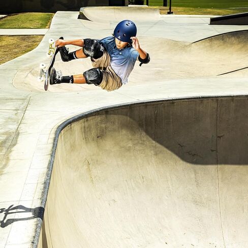 ثلاثية ثلاثية تغطية عميقة - خوذة - من أجل التزلج على التزلج ، وركوب الدراجات ، و BMX ، والتزلج على الأسطوانة ، - صغيرة/متوسطة - أسود غير لامع in Kuwait