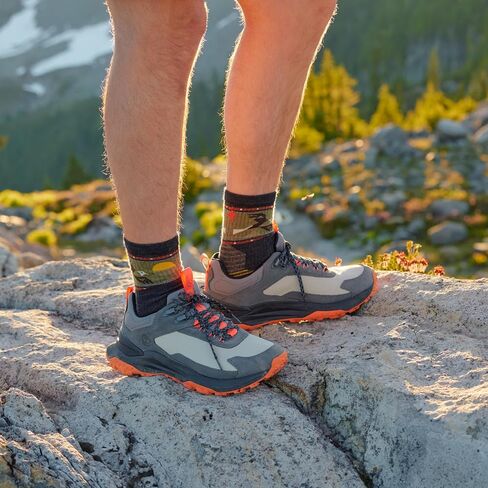 Smartwool Men's Men's Hike Light Cushion Uparing Print Mid Crew Socks in Kuwait