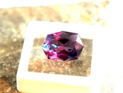 10CT Certified Natural Alexandrite Stone - Faceted Sharp Octagon Cut, Multi-Color Changing Loose Gemstone Collectible Gem Stone for Making Jewelry in Saudi Arabia