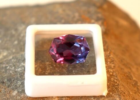 10CT Certified Natural Alexandrite Stone - Faceted Sharp Octagon Cut, Multi-Color Changing Loose Gemstone Collectible Gem Stone for Making Jewelry in Saudi Arabia