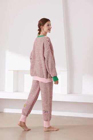 Women's Fleece Lounge Pajama Set - Includes Pants and Top, Elastic Fabric, Warm, Cloudlike Softness, Skin-Friendly Comfort, Pink in Saudi Arabia