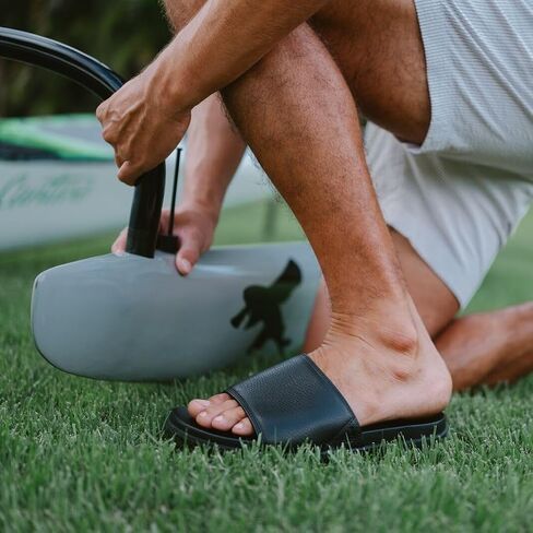 Olukai Olali Slide Men's Leather Sandals ، دعم حزام وقوس مريح ، مواد ناعمة ودائمة ، ارتداء طوال اليوم in Saudi Arabia