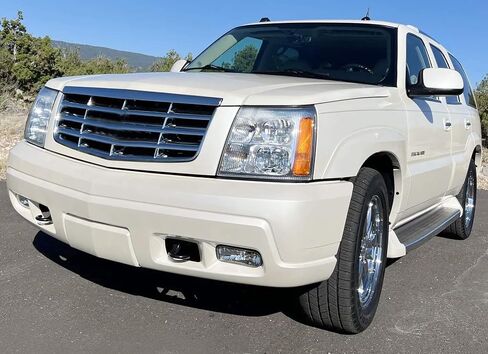 Ijdmtoy OEM-spec Clear Lens Fog Light Foglamp Kit مع 880 مصابيح LED بيضاء مع أقواس تصاعد معدنية متوافقة مع 2002-2006 Cadillac Escalade (بما في ذلك ESV Ext) in Kuwait