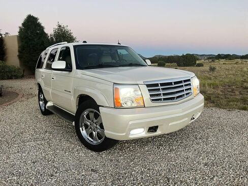 Ijdmtoy OEM-spec Clear Lens Fog Light Foglamp Kit مع 880 مصابيح LED بيضاء مع أقواس تصاعد معدنية متوافقة مع 2002-2006 Cadillac Escalade (بما في ذلك ESV Ext) in Kuwait