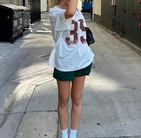 رقم كبير الحجم رسالة الشبكة الرسومية تي شيرت للنساء عتيقة V-neck القميص قمم Y2K قصيرة الأكمام كرة القدم in Kuwait