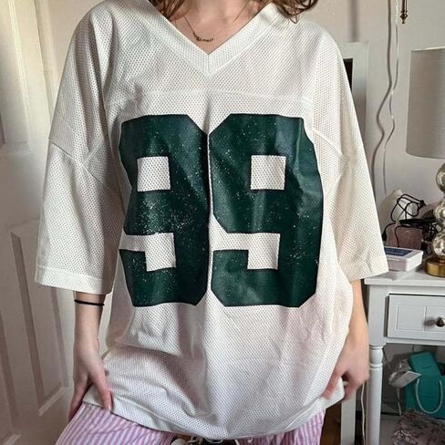 رقم كبير الحجم رسالة الشبكة الرسومية تي شيرت للنساء عتيقة V-neck القميص قمم Y2K قصيرة الأكمام كرة القدم in Kuwait
