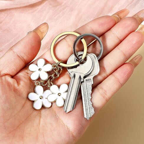Flower Keychain, Cute Keychains Flowers Charms Enameled Keychain Sweet Aesthetic Keychains Charms Preppy Accessories Bag Purse Charm Gold Key Chain Charm Tassel Keyring for Women Girls Bag in Saudi Arabia