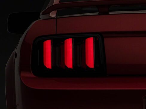 Raxiom LED LED Tail Assembly تناسب جميع فورد موستانج 1999-2004 باستثناء 99-01 كوبرا in Kuwait