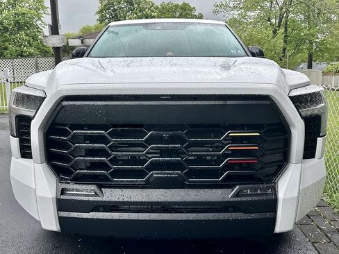 Retro 3 Color Front Grill Grille Grille Emblem Sticker متوافق مع 16-23 Toyota Tacoma Trd-Pro (Roy) in Kuwait