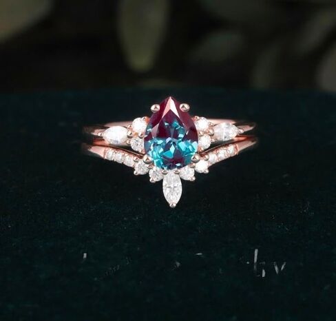 Pear Alexandrite خاتم الخطوبة مجموعة خمر مجموعة فريدة من نوع in Saudi Arabia