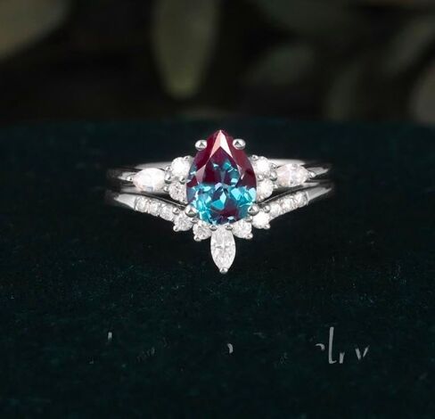 Pear Alexandrite خاتم الخطوبة مجموعة خمر مجموعة فريدة من نوع in Saudi Arabia