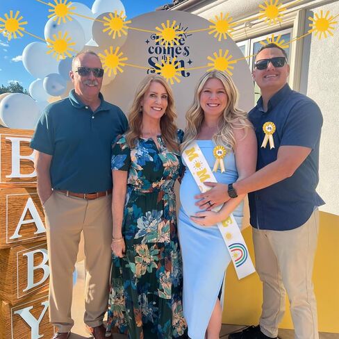 3 عبوات أزرق أمي لتكون أبي وشاح أن تكون دبوسًا ، الأم لتكون وشاحًا ودامنًا يا أبي ليكون قزموا للطفل في زخارف دش الطفل بلوم. in Kuwait