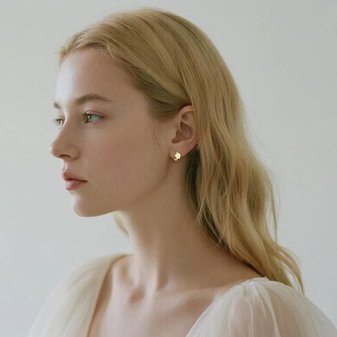 SLUYNZ 925 Sterling Silver White Flower Hoop Earrings Huggie for Women Teens Small Daisy Hoop Earrings Summer Earrings in Saudi Arabia