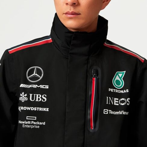 مرسيدس AMG PETRONAS F1 2023 سترة المطر فريق الرجال in Saudi Arabia
