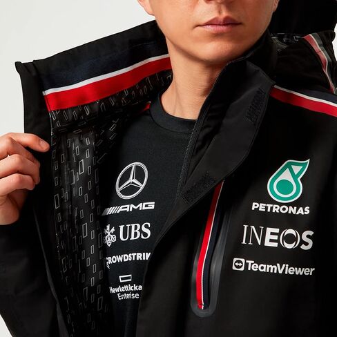 مرسيدس AMG PETRONAS F1 2023 سترة المطر فريق الرجال in Saudi Arabia