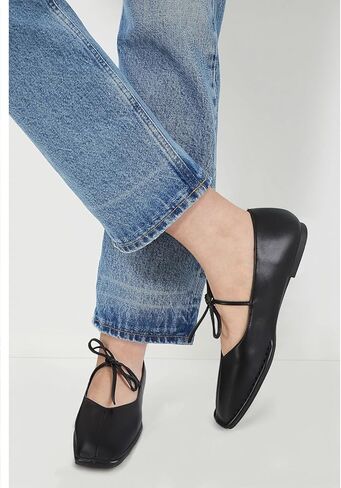 شقق الباليه الدانتيل للنساء القوس مربع إصبع القدم ماري جين فلاتس تنزلق على أحذية الباليه الجلدية in Kuwait