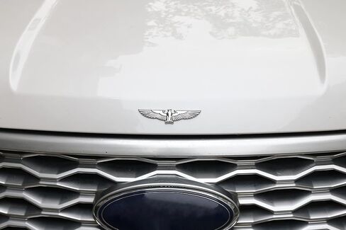 Eagle Auto Emblem ، ملصق Metal Eagle Wings ، شارة شارات سبيكة الزنك النسر للسيارة ، شاحنة ، دراجة نارية (فضية) in Kuwait