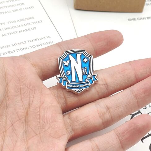 addams سبيكة مينا بروش دبوس merch هالوين cosplay ملحقات الأزياء النساء الرجال الهدية المجوهرات in Kuwait
