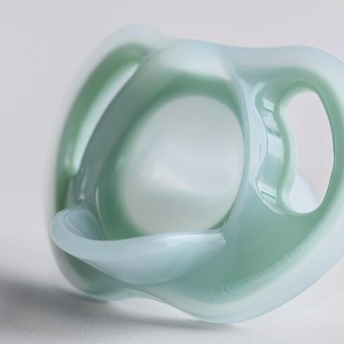 Tommee Tippee Ultra-Light Silicone Pacifier, 18-36 Months, Symmetrical One-Piece Design, BPA-Free Silicone Binkies, Blue/White, Pack of 2 in Saudi Arabia