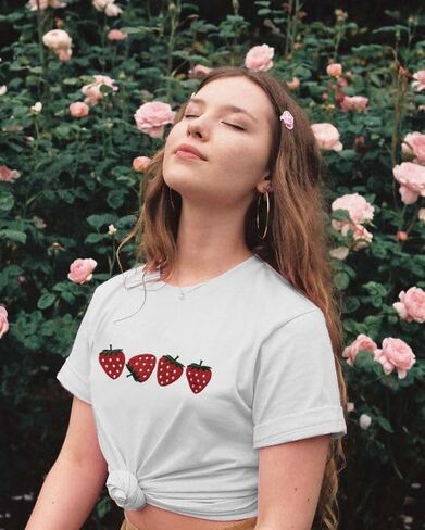 Strawberry Shirt for Women Fruit Graphic Tee Embroidered Strawberry T-Shirt Short Sleeve Gardener Gift Tee Tops in Kuwait