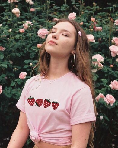 Strawberry Shirt for Women Fruit Graphic Tee Embroidered Strawberry T-Shirt Short Sleeve Gardener Gift Tee Tops in Kuwait