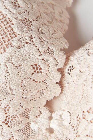 Woman's Pretty Flowers Elena Balconette Bra in Saudi Arabia