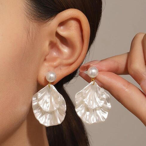 Clip on Earrings Women Shell Pearl Earrings Non-Piercing Beach Jewelry Set Lightweight Summer Accessories for Dresses Outfit in Saudi Arabia