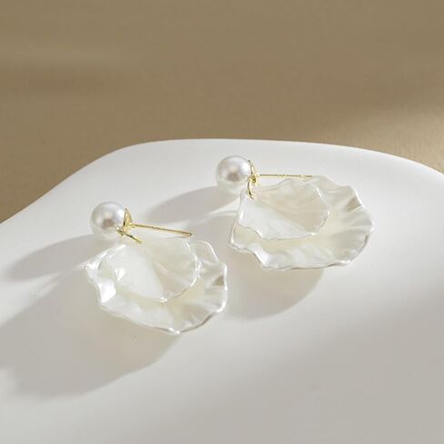 Clip on Earrings Women Shell Pearl Earrings Non-Piercing Beach Jewelry Set Lightweight Summer Accessories for Dresses Outfit in Saudi Arabia