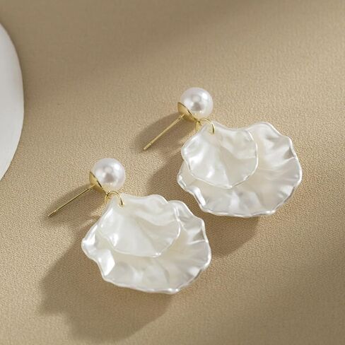Clip on Earrings Women Shell Pearl Earrings Non-Piercing Beach Jewelry Set Lightweight Summer Accessories for Dresses Outfit in Saudi Arabia