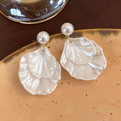Clip on Earrings Women Shell Pearl Earrings Non-Piercing Beach Jewelry Set Lightweight Summer Accessories for Dresses Outfit in Saudi Arabia
