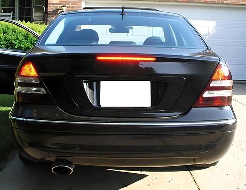 IJdmtoy OEM-spec العدسة الحمراء الكاملة LED Trunk Lid Third Brake Light Bar Assembating مع 2000-2007 Mercedes-Benz W203 C-Class سيدان in Saudi Arabia