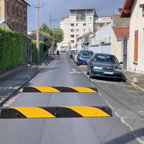 2 حزمة 72 "نتوءات سرعة المطاط ، 25000 رطل الحمل سرعة السعة الحدب مع 8 مسامير المسامير ، الشريط الأصفر العاكس ، عثرة سرعة حركة المرور لطريق درب الحصى الخرساني الإسفلت in Kuwait