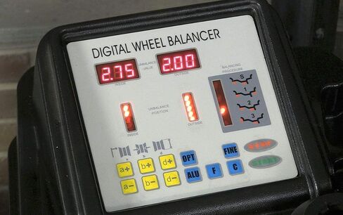 Eastwood Professional Car Tyre Balancer Machine | موازنة العجلة الإلكترونية | توازن الآلة الرقمية إطار | أدوات السيارات عالية الدقة | مجموعة إصلاح الإطارات | ضمان سنة واحدة in Saudi Arabia