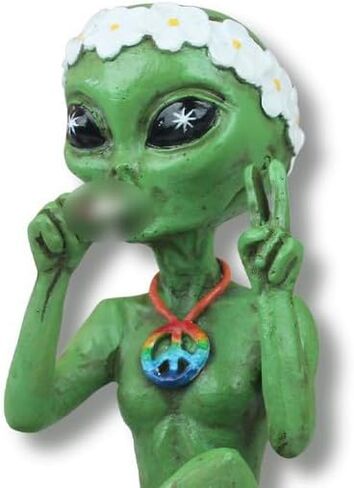 John Bernard & Company 'Stoner and Hippie' Alien Tatues زوجين 10 "H التماثيل الغريبة الجرف المقعدين في داخلي/خارجي فناء منزل مضحك أو حديقة - مجموعة من 2 in Kuwait