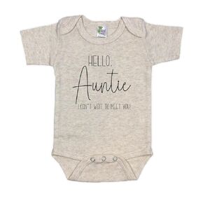 New Baby Reveal for Aunt - Pregnancy Announcement Infant Bodysuit - Surprise For Sister - Hello Auntie I Can't Wait To Meet You (Natural)
