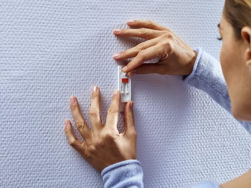 TESA مسمار لاصق قابل للتعديل (لخلفية وجص 1 كجم ، ارتفاع قابل للتعديل ، مسمار جدار لاصق ذاتي ، حتى 1 كيلوغرام سعة الحزمة لكل مسمار) حزمة 4 in Kuwait
