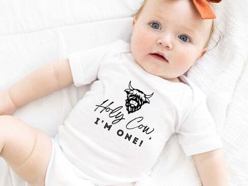 Holy Cow I'm Cute Onesie Cute Moo Cow Print للجنسين ملابس لحديثي الولادة إعلان الحمل طفل صبي فتاة دش فكرة هدية (12-18 شهرًا، عيد ميلاد قصير الأكمام رومبير) in Saudi Arabia