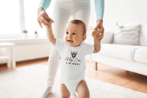 Holy Cow I'm Cute Onesie Cute Moo Cow Print للجنسين ملابس لحديثي الولادة إعلان الحمل طفل صبي فتاة دش فكرة هدية (12-18 شهرًا، عيد ميلاد قصير الأكمام رومبير) in Saudi Arabia