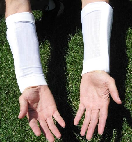 واقي ذراع كرة القدم من آدامز الولايات المتحدة الأمريكية in Kuwait