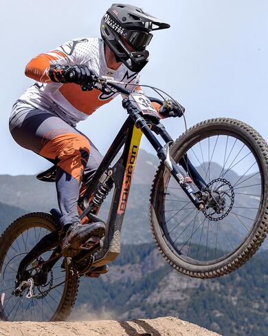 Outdoormaster Mips Full Face Mountain Bike خوذة للرجال والنساء - وسادة ذقن قابلة للإزالة ، تهوية خفيفة الوزن - سباق Downhill DH BMX MTB in Kuwait