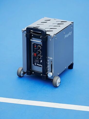 آلة كرة تنس محمولة (26 رطلاً) - محرك مزدوج ل Topspin و Backspin ، 80+ كرات ، 68 ميلاً في الساعة ، 4+ ساعات اللعب مع بطارية ليثيوم خارجية in Kuwait