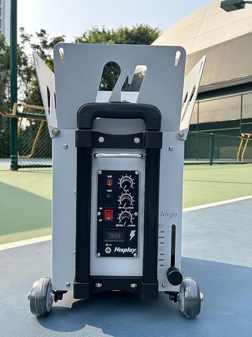 آلة كرة تنس محمولة (26 رطلاً) - محرك مزدوج ل Topspin و Backspin ، 80+ كرات ، 68 ميلاً في الساعة ، 4+ ساعات اللعب مع بطارية ليثيوم خارجية in Kuwait