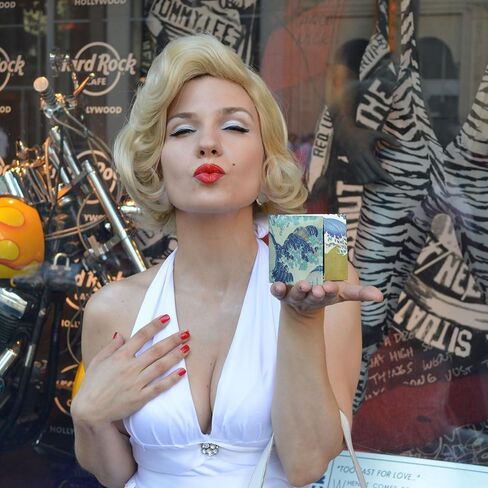 Builder Paper Mighty Wallet - Vegan Thin Tear & Water-Resistant Slim Wallet for men - Mens Credit Card Holder Small Wallet, Novelty Christmas Kids Boys Teen Kid Bifold Wallets for Men - RFID in Kuwait