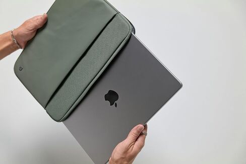 Incase A.R.C. Sleeve with ReSpun 100% Recycled Polyester - 15" & 16" MacBook/Laptop & iPad/Tablet Case - Cushioned Faux Fur Lining, External Zippered Slip Pocket - Black in Saudi Arabia