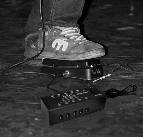 Pyle-PPDLP03 DC PedalBoardPower Supply For Up To 10 Guitar Effects Pedals At 9 And 18 Volts in Saudi Arabia
