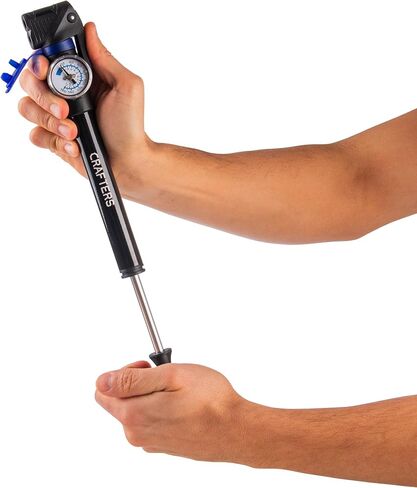 Pump Mini Pump - محمول وتصميم للضوء | ارتفاع الضغط 160 PSI الضخ | Presta & Schrader Valve Compatibility | مقياس قابلية للقراءة بسهولة | شملت مقاطع إطار الدراجة in Kuwait